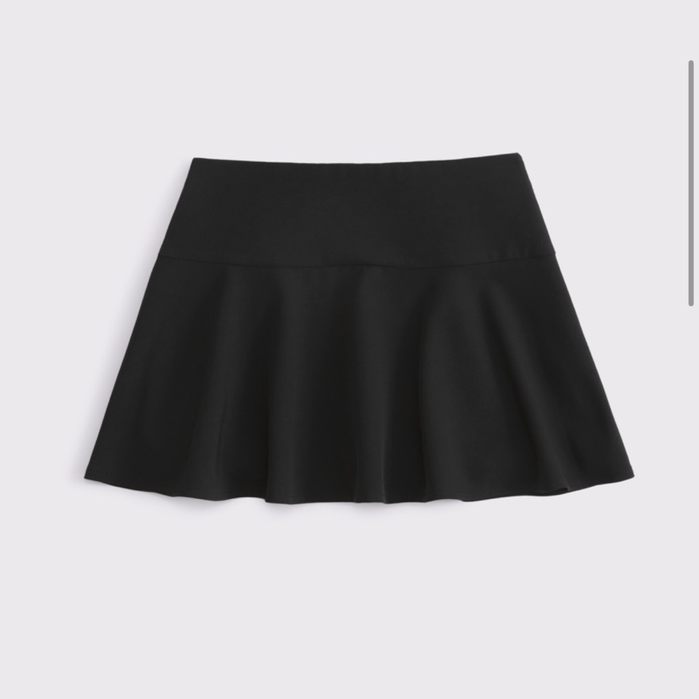 NEW Abercrombie mini skirt / skort. BLACK. MEDIUM.